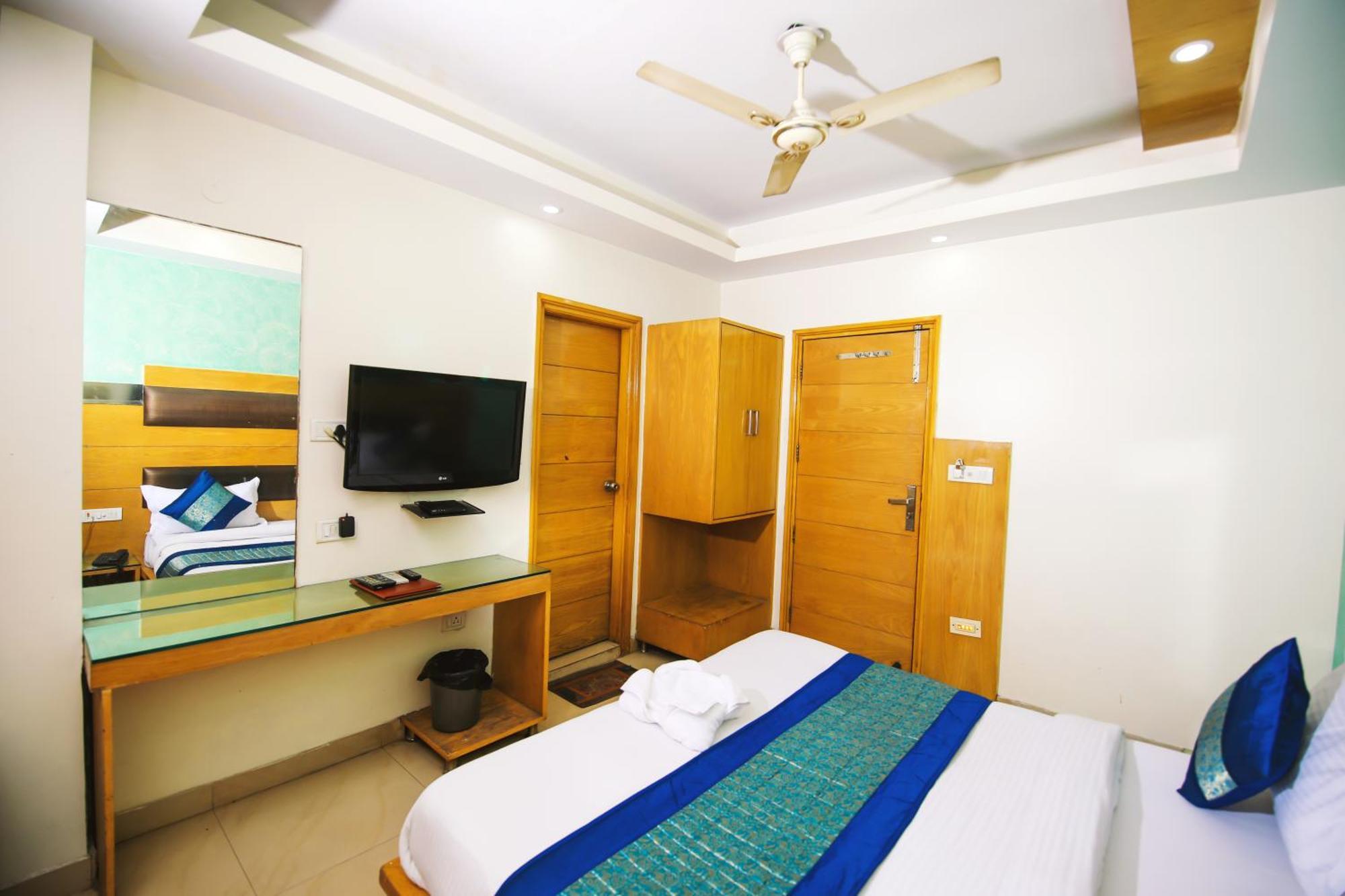 Lav Kush Dx Near Railway Station Hotel 3*
