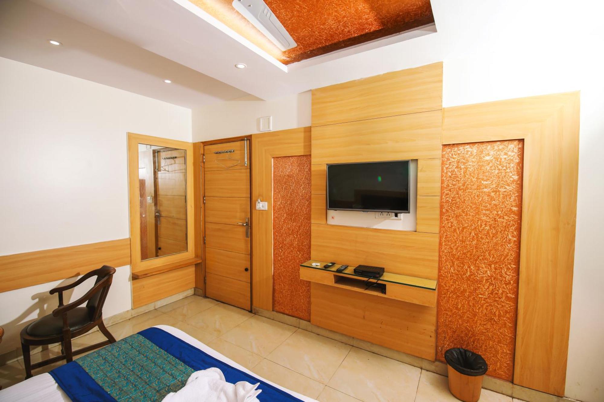 Lav Kush Dx Near Railway Station Hotel New Delhi